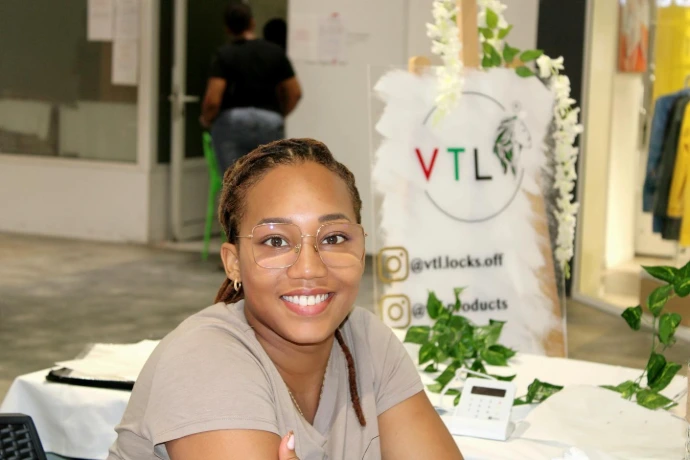 VTL LOCKS LOUNGE